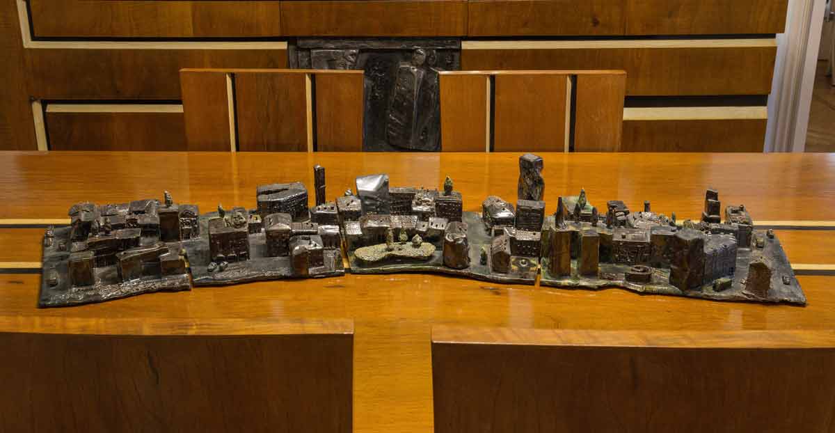 perCorso Garibaldi, 2007, ceramica, cm 120x30x15 
