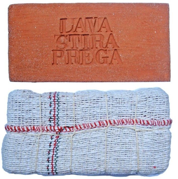 2008 - LAVA STIRA PREGA, multiplo dei cinquant’anni 50 pezzi numerati - mattoni, canovacci, spago per l’ arrosto